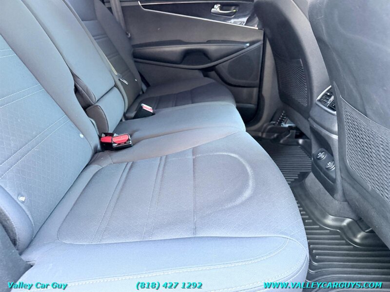 Used 2016 Kia Sorento FWD image 18