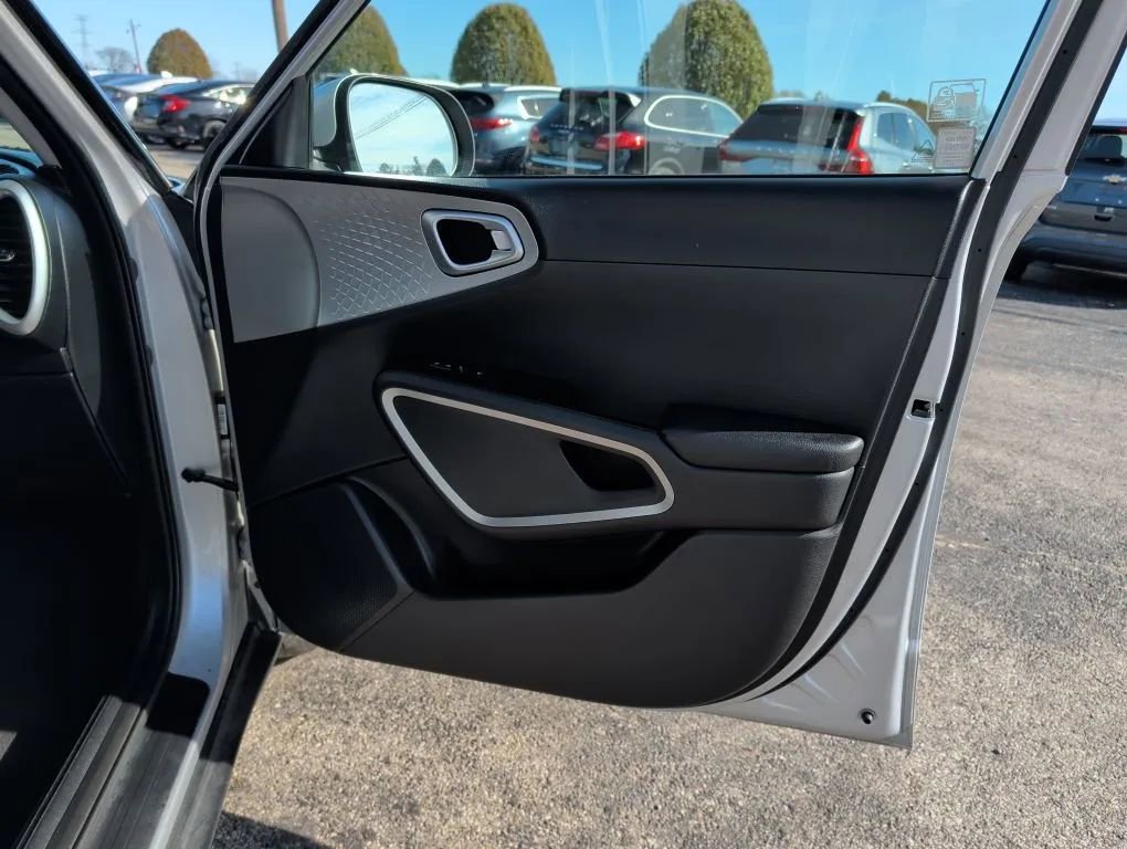 Used 2020 Kia Soul LX image 18