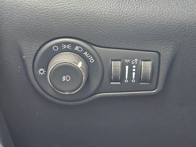 Certified 2025 Jeep Compass Limited AWD/4WD image 38