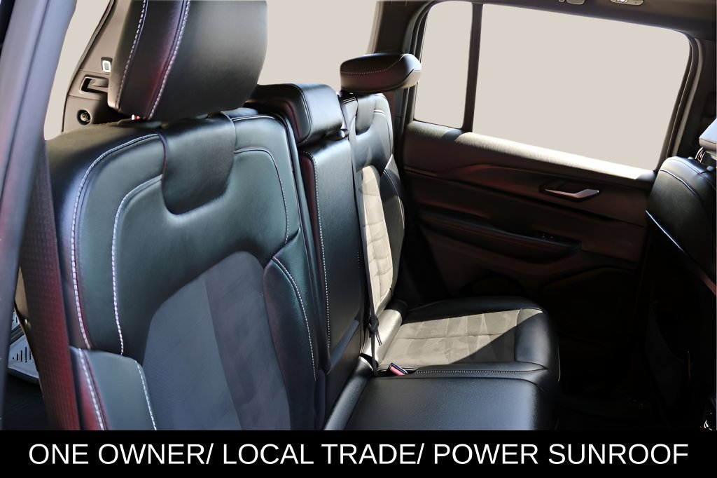 Used 2023 Jeep Grand Cherokee Altitude RWD image 17