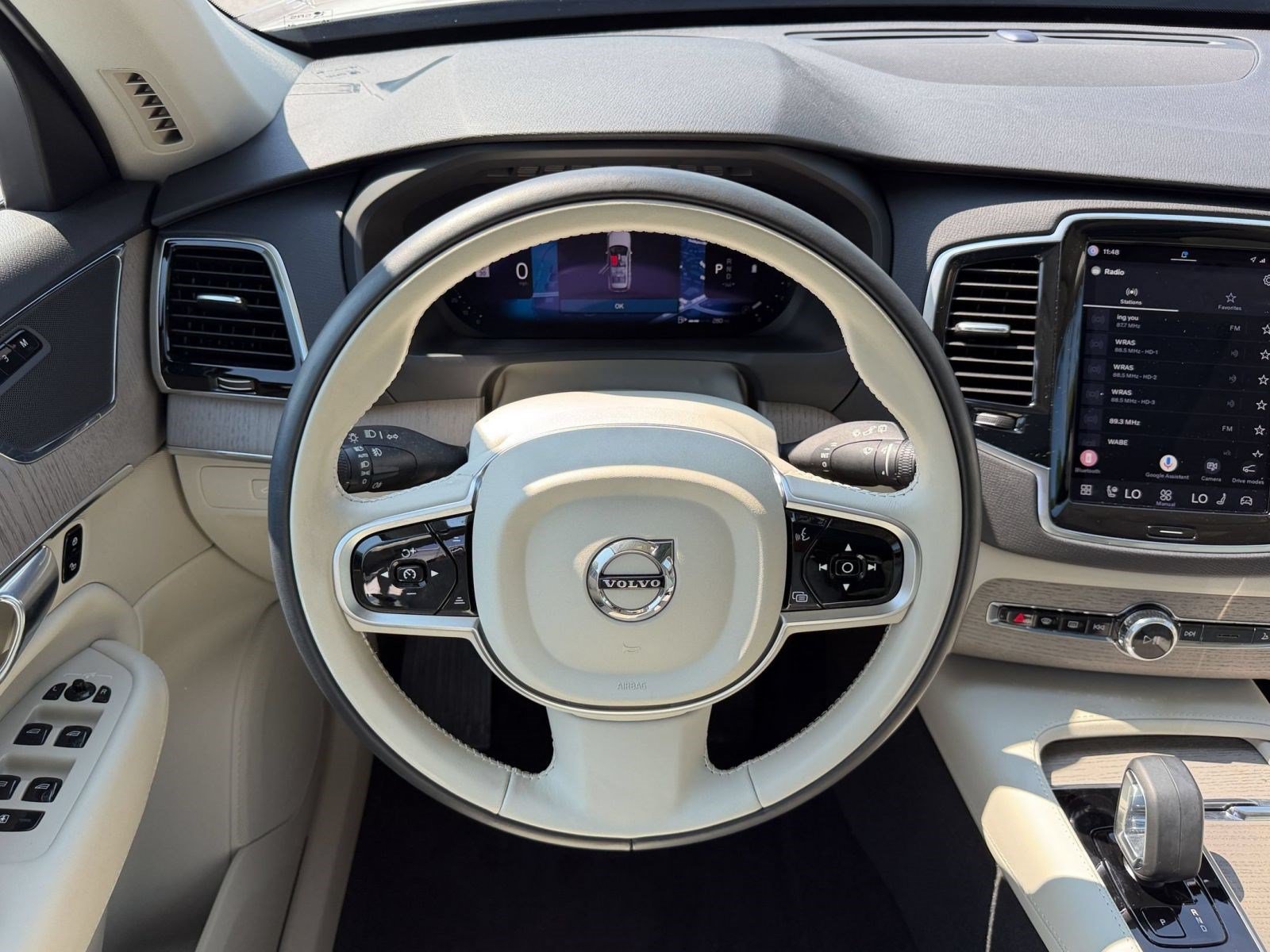 Certified 2025 Volvo XC90 B6 Plus w/ Protection Package Premier AWD/4WD image 27