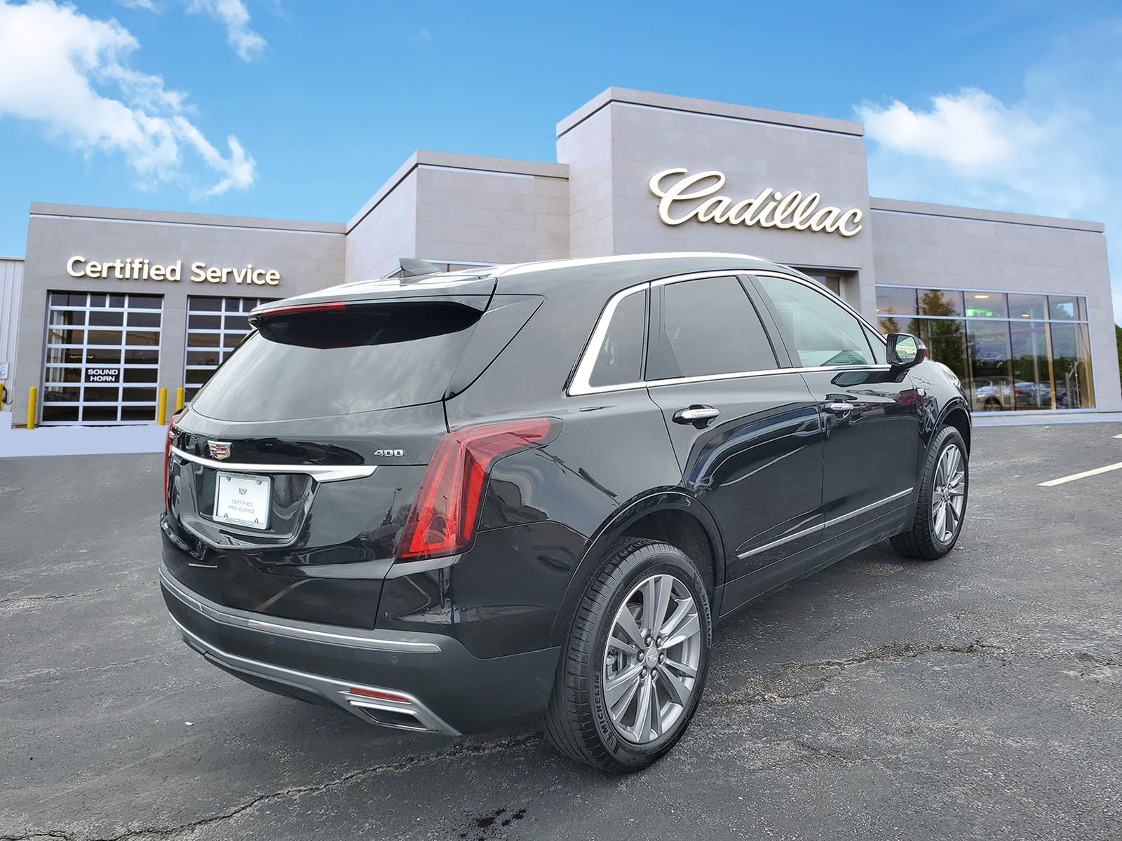 Used 2025 Cadillac XT5 Premium Luxury image 3