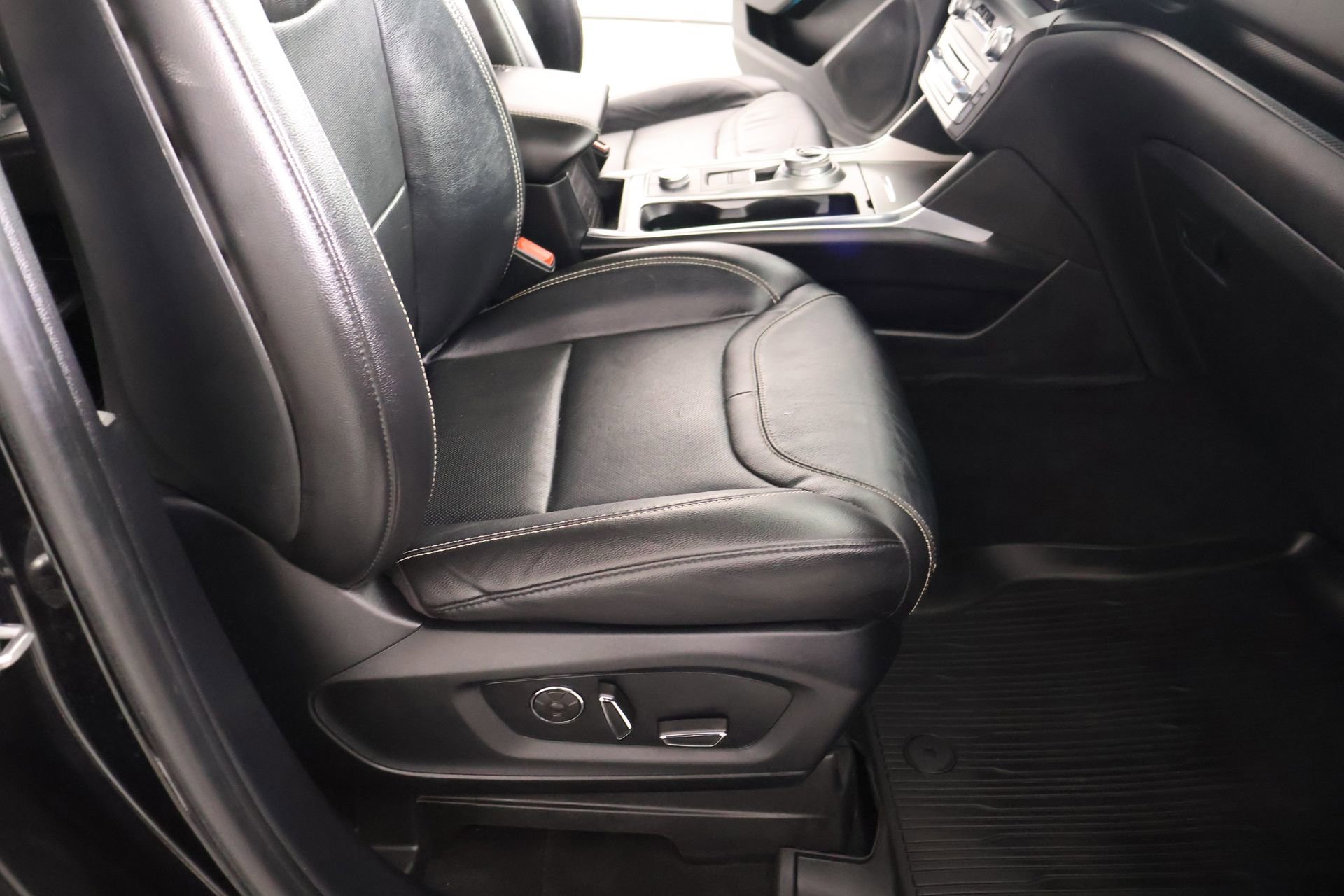 Used 2020 Ford Explorer ST w/ ST Street Pack image 15