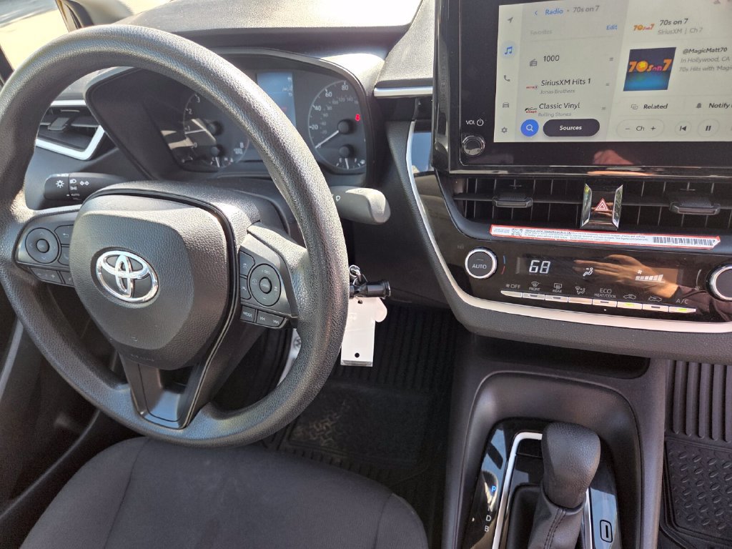 Used 2025 Toyota Corolla LE FWD image 30