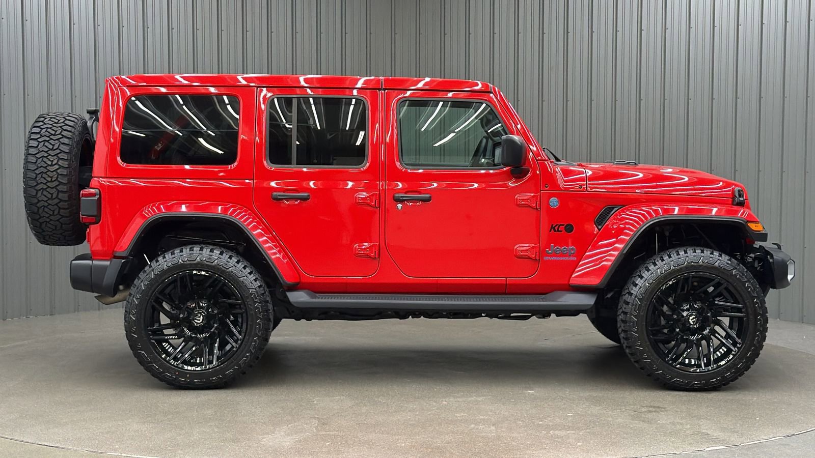 Used 2025 Jeep Wrangler Unlimited Sahara AWD/4WD image 6