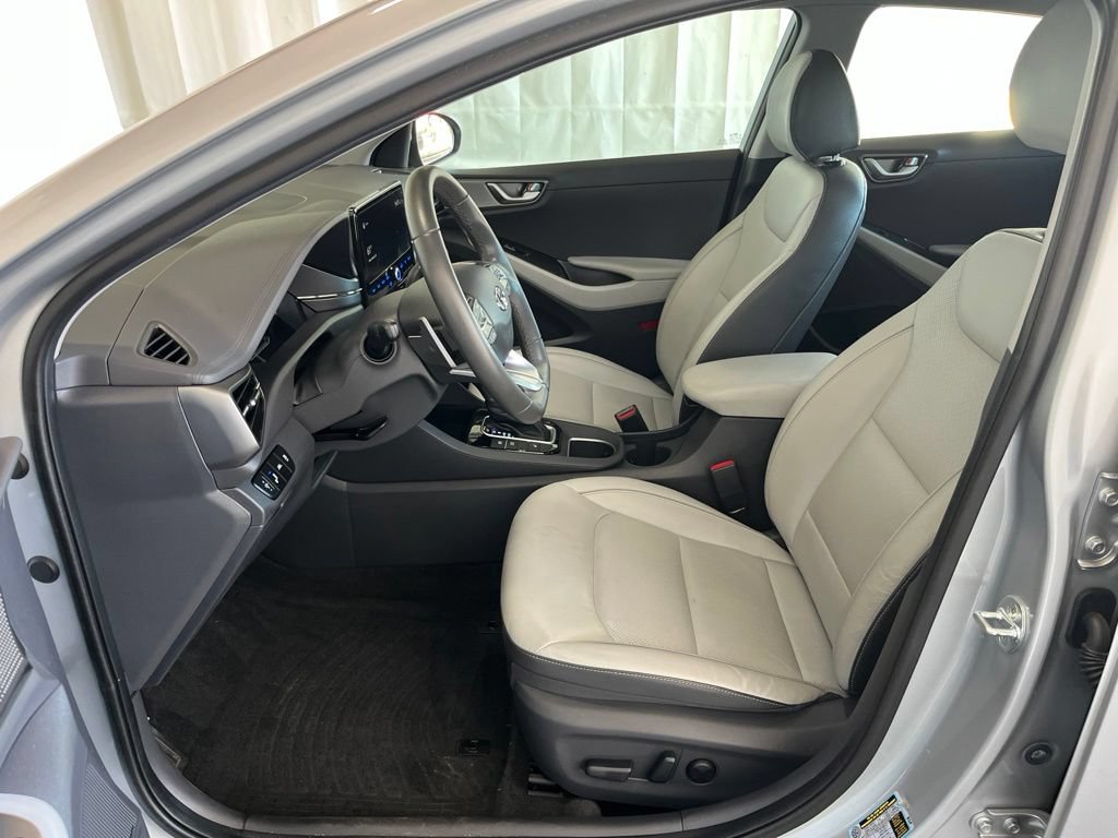 Used 2021 Hyundai Ioniq Limited FWD image 4