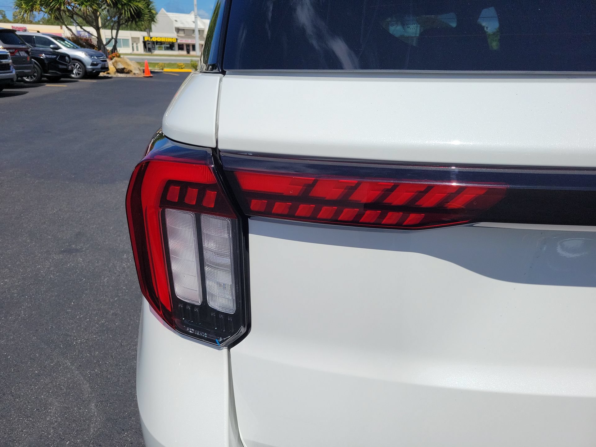 Used 2025 Ford Explorer ST-Line w/ Premium Package RWD image 11