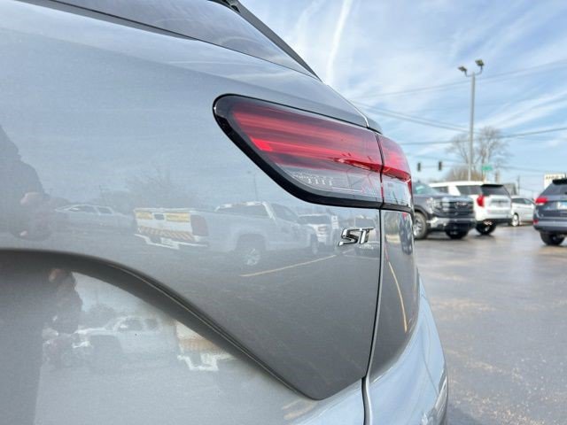 Certified 2023 Buick Envision Essence w/ Sport Touring Package AWD/4WD image 7