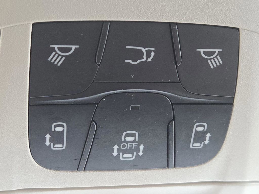 Used 2022 Chrysler Pacifica Touring-L image 7