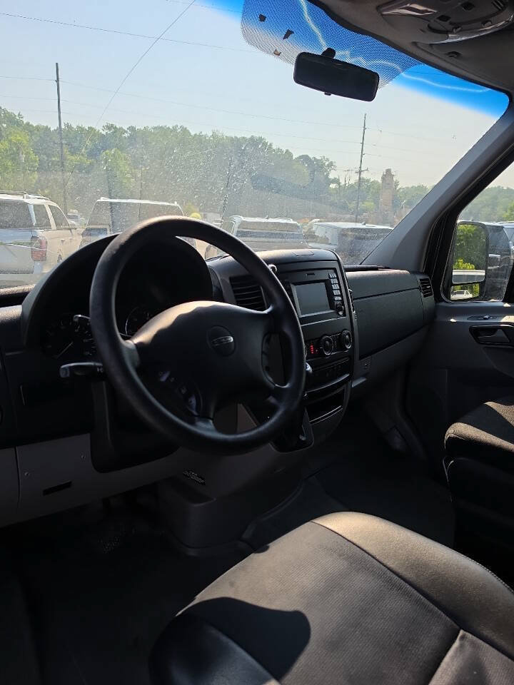 Used 2015 Freightliner Sprinter 2500 RWD image 5