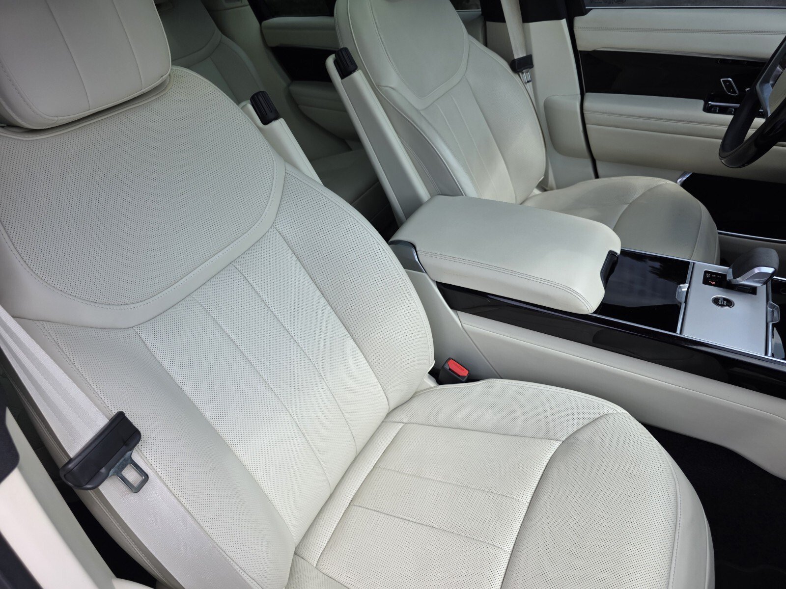 Certified 2024 Land Rover Range Rover SE AWD/4WD image 26