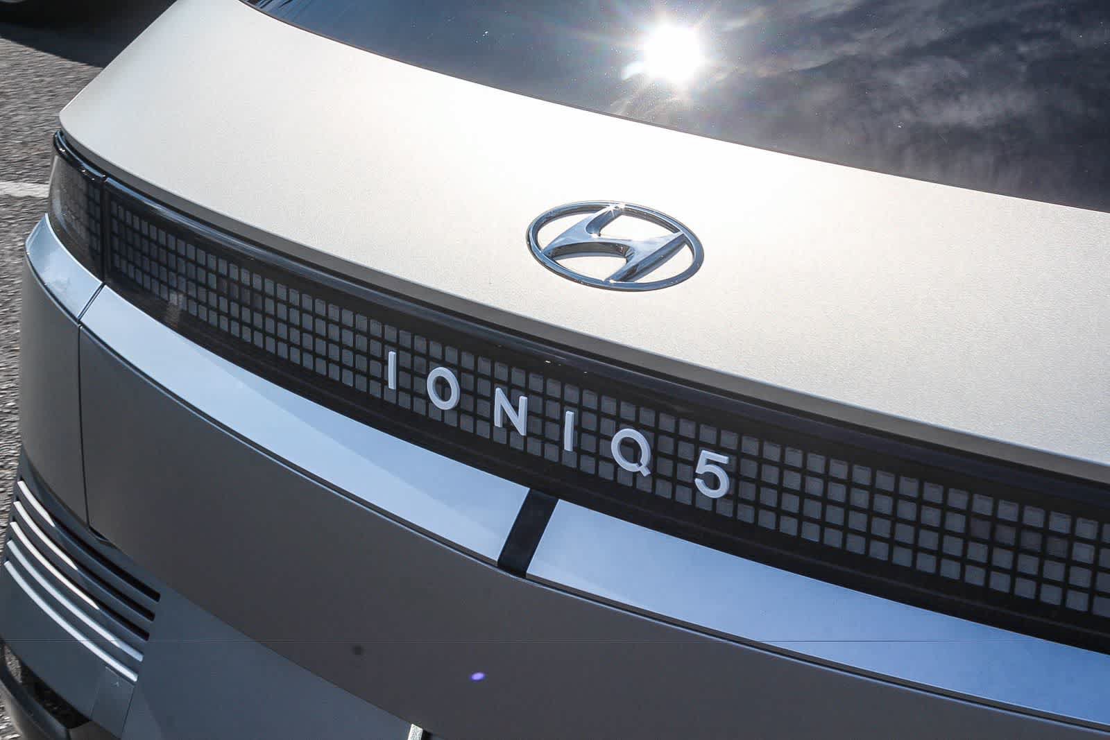 Used 2023 Hyundai Ioniq 5 Limited AWD/4WD image 9