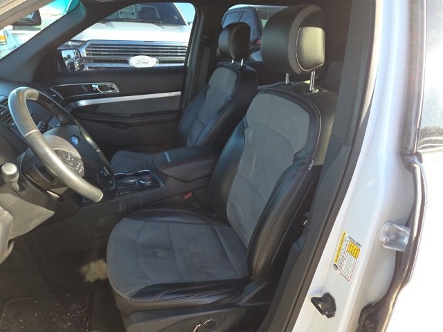 Used 2017 Ford Explorer XLT w/ Equipment Group 202A image 8