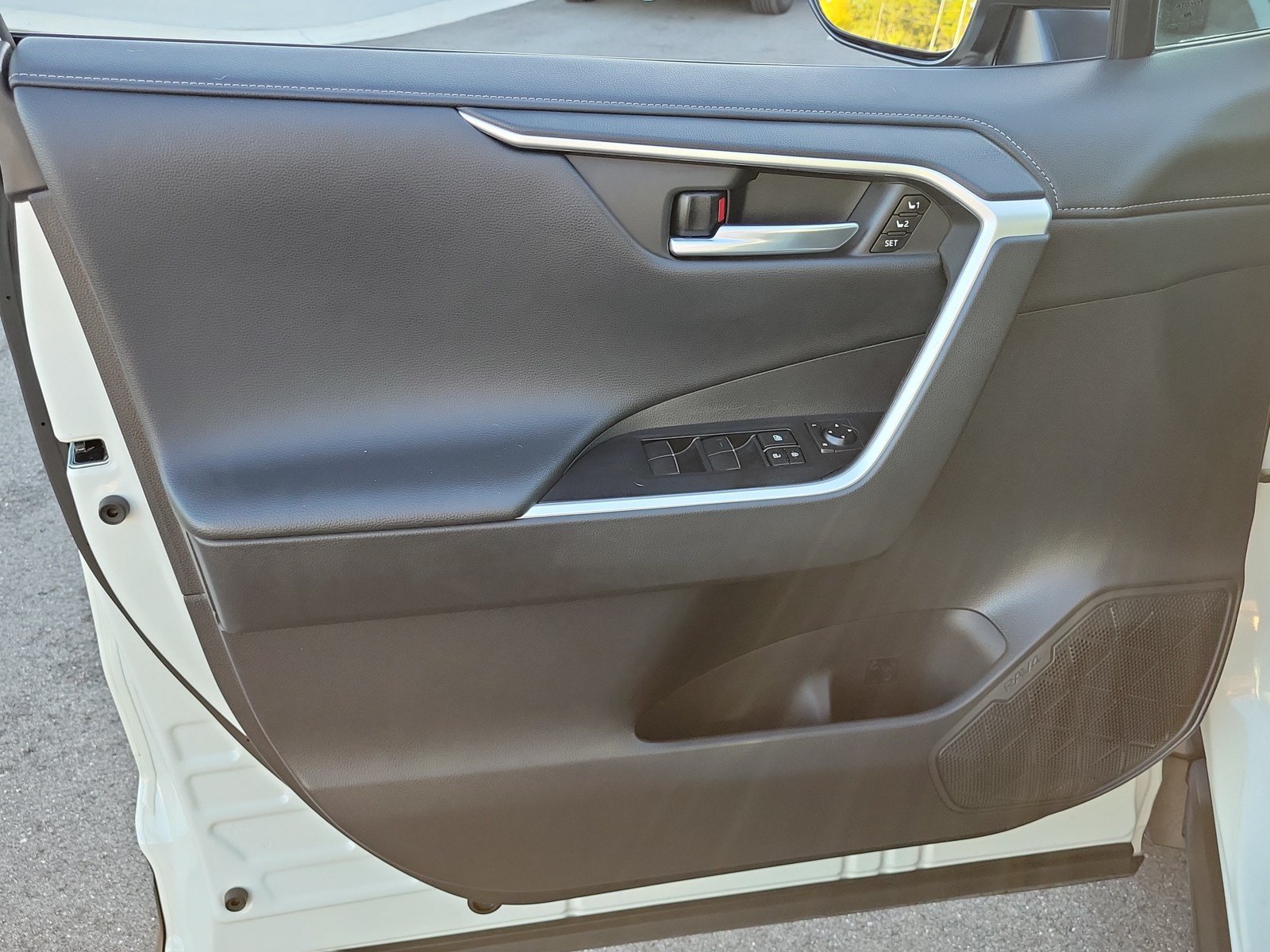 Used 2021 Toyota RAV4 Limited AWD/4WD image 13