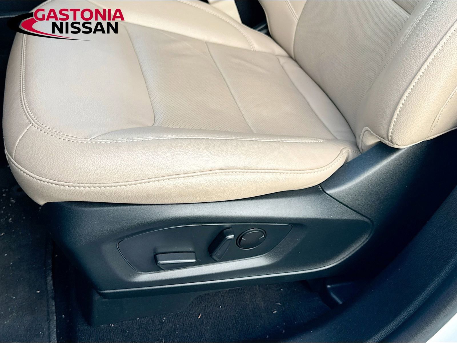 Used 2023 Ford Explorer Limited image 25