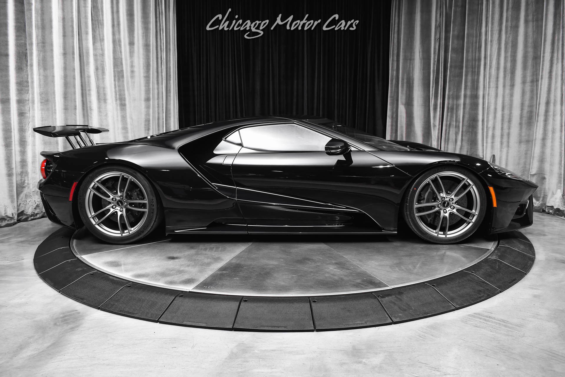 Used 2021 Ford GT RWD image 39