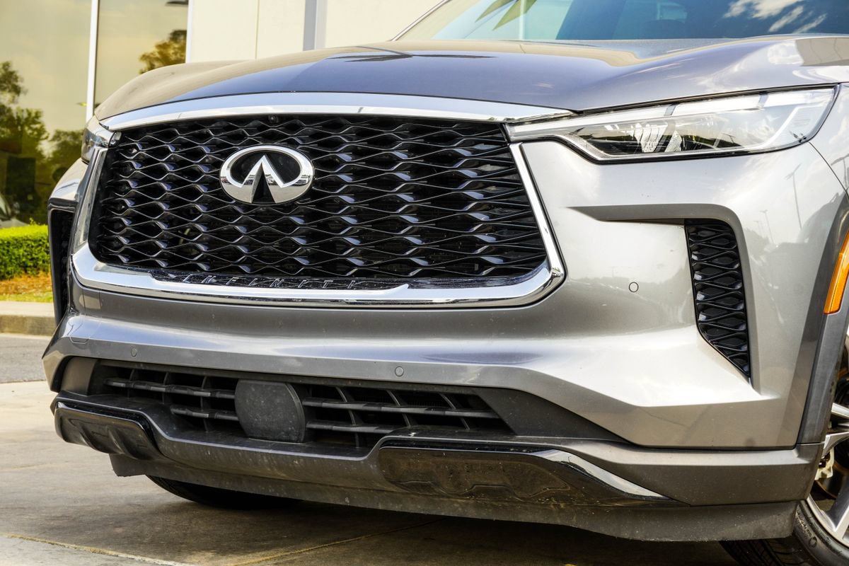 Used 2023 INFINITI QX60 Luxe FWD image 2