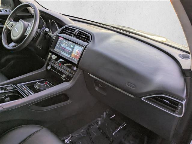Used 2019 Jaguar F-PACE Premium image 23