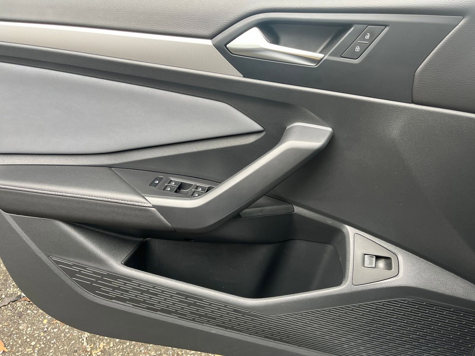 Used 2025 Volkswagen Jetta SE image 18