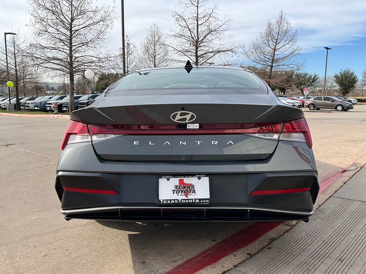 Used 2025 Hyundai Elantra SEL image 7