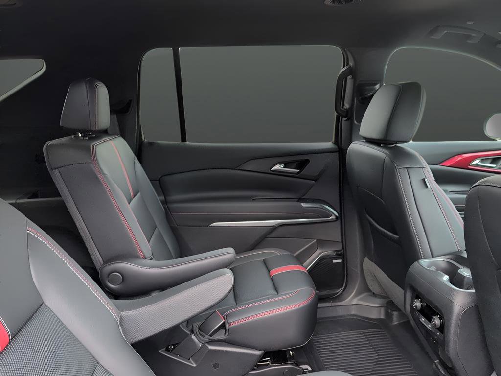 Used 2025 Chevrolet Traverse RS image 29