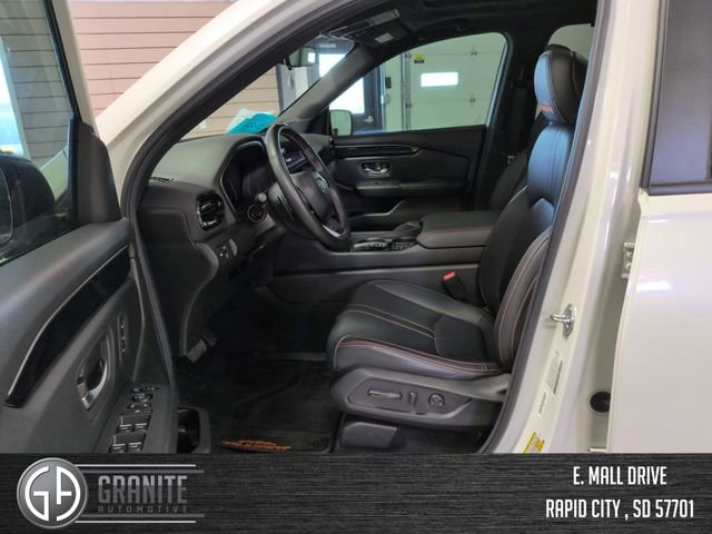 Used 2025 Honda Pilot TrailSport image 9