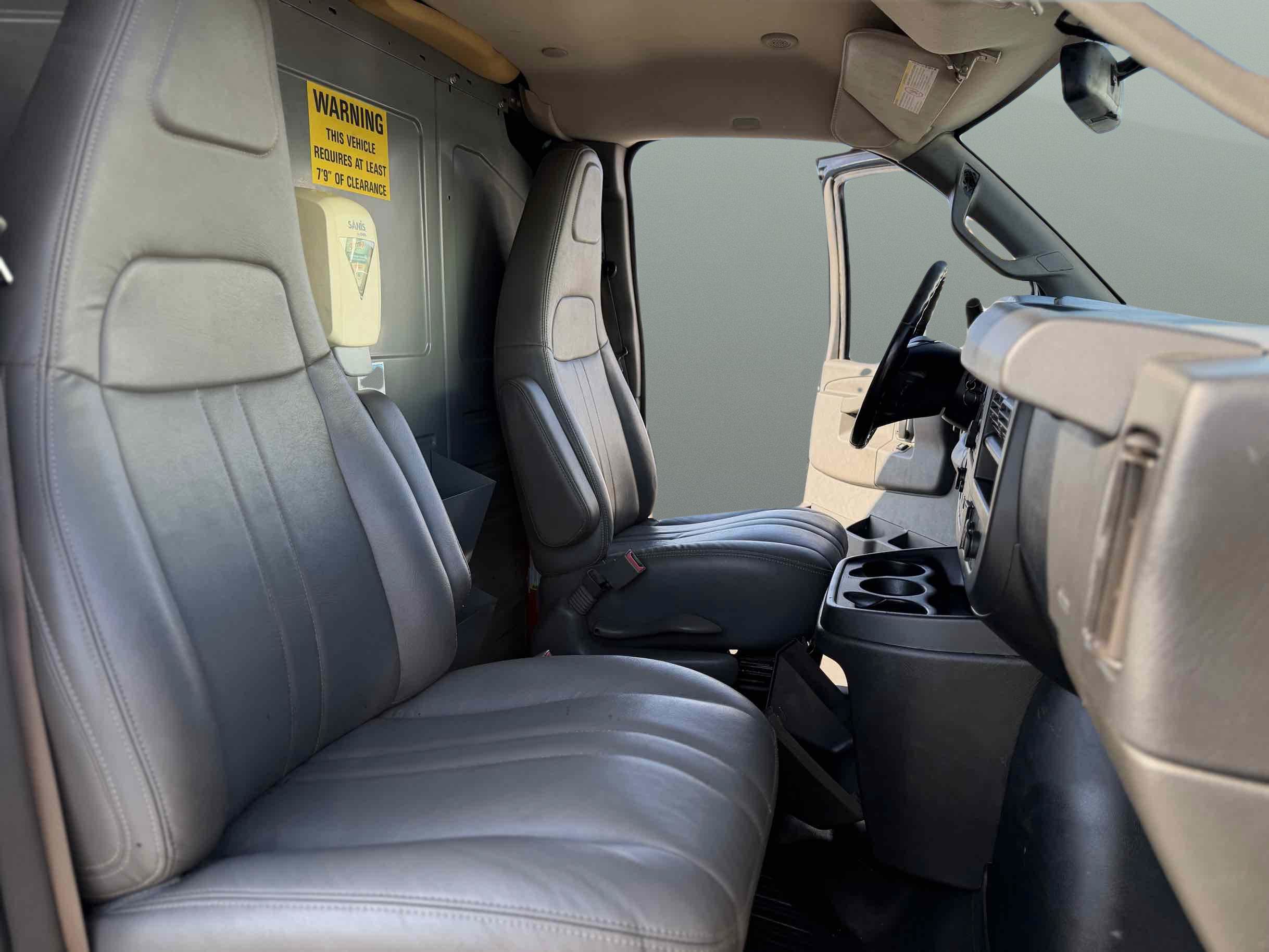 Used 2018 Chevrolet Express 2500 w/ Driver Convenience Package RWD image 13