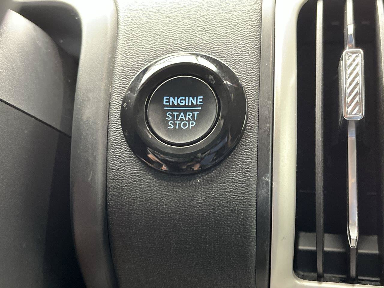 Used 2025 Ford Expedition Active AWD/4WD image 25