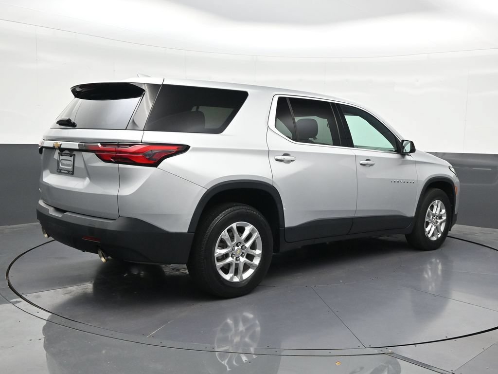 Used 2022 Chevrolet Traverse LS FWD image 5