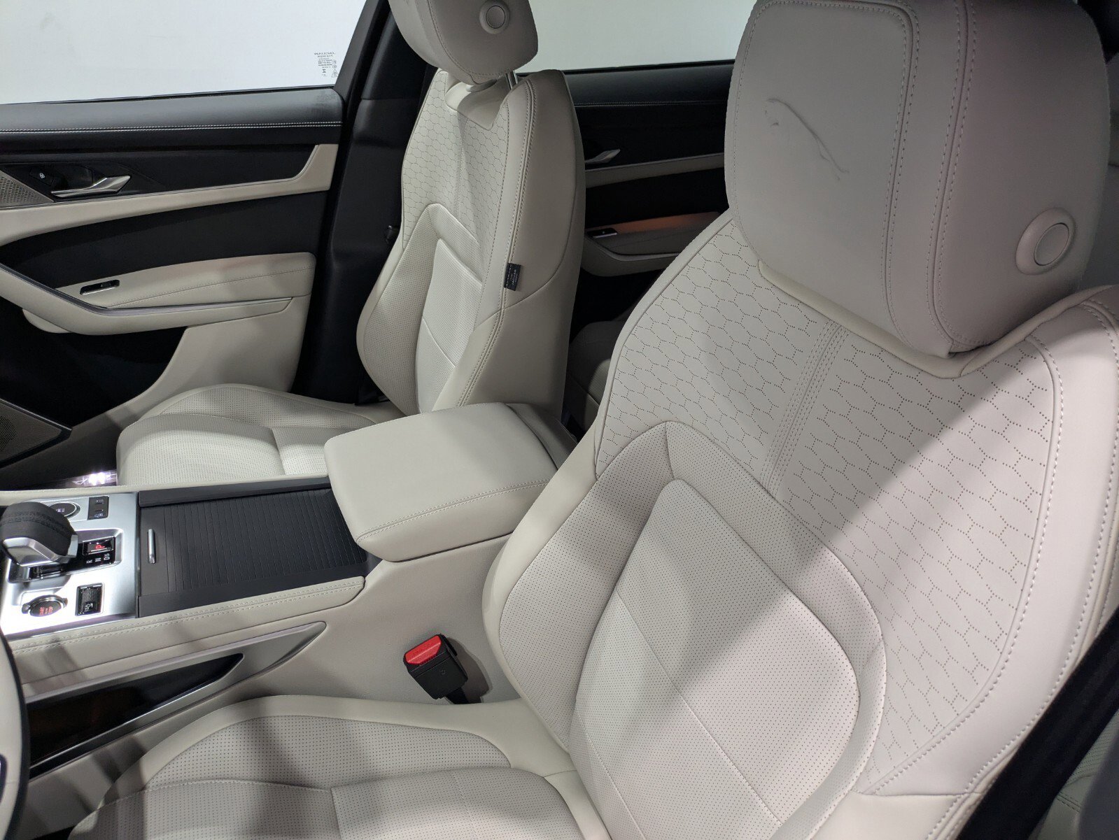 New 2026 Jaguar F-PACE R-Dynamic S image 8