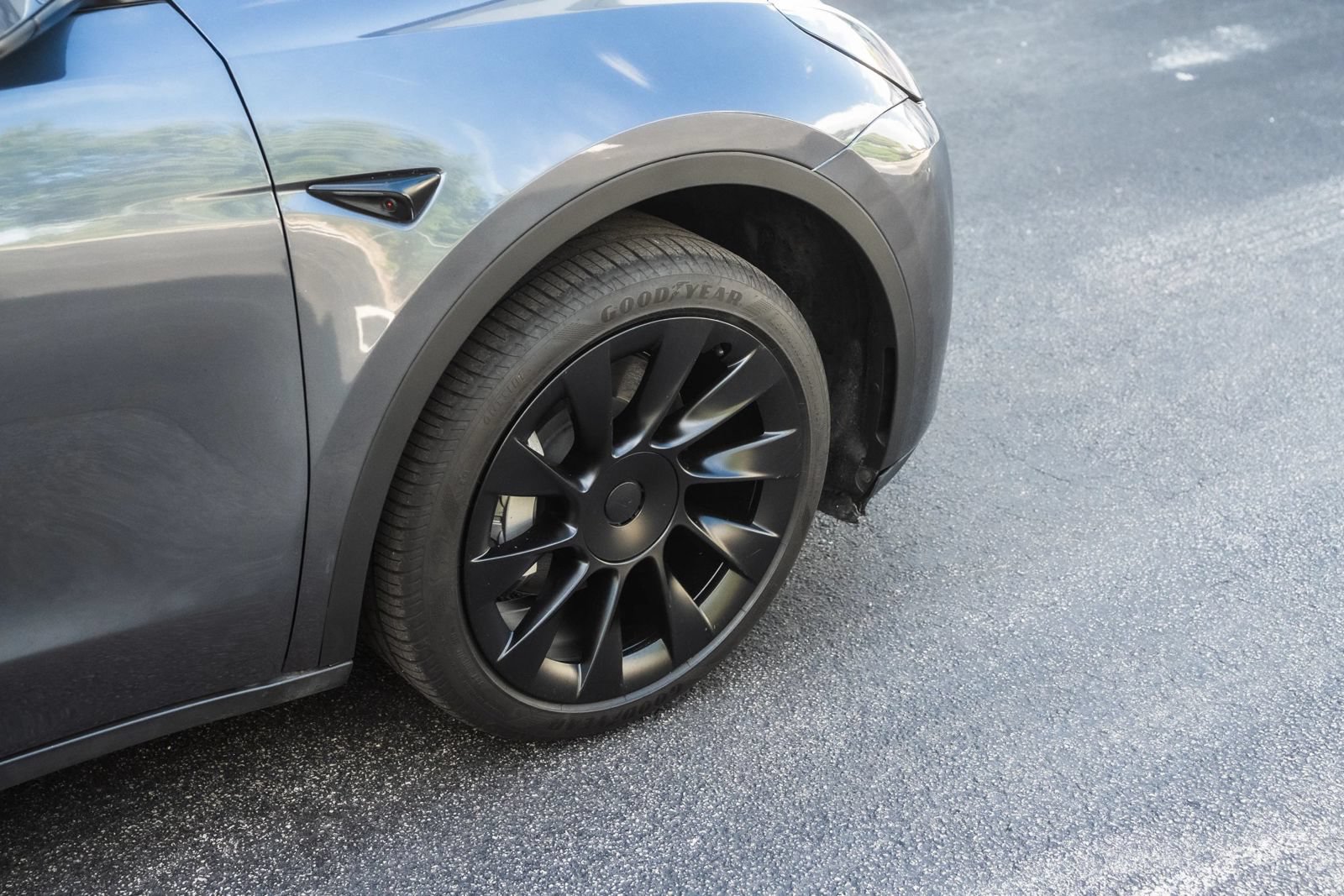 Used 2023 Tesla Model Y 2WD image 4