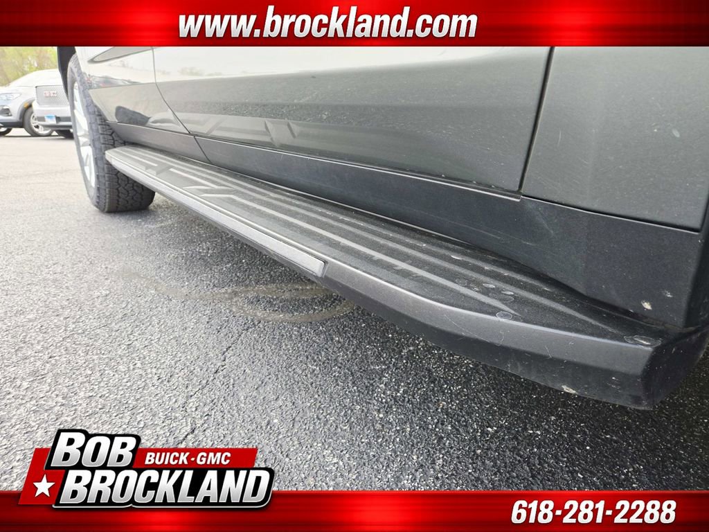 Used 2023 Chevrolet Suburban Premier image 18