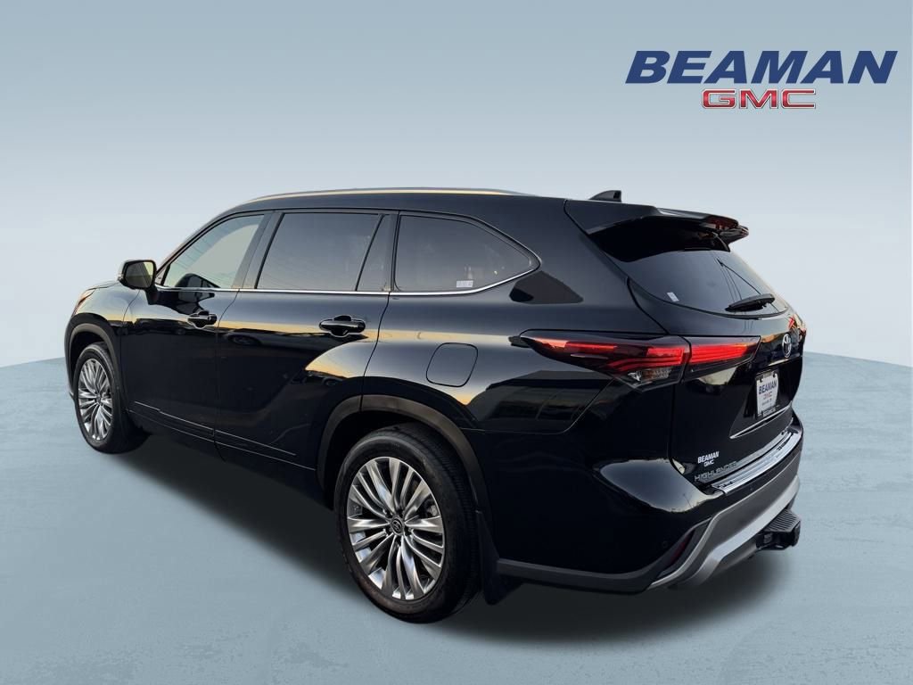Used 2024 Toyota Highlander Platinum image 5