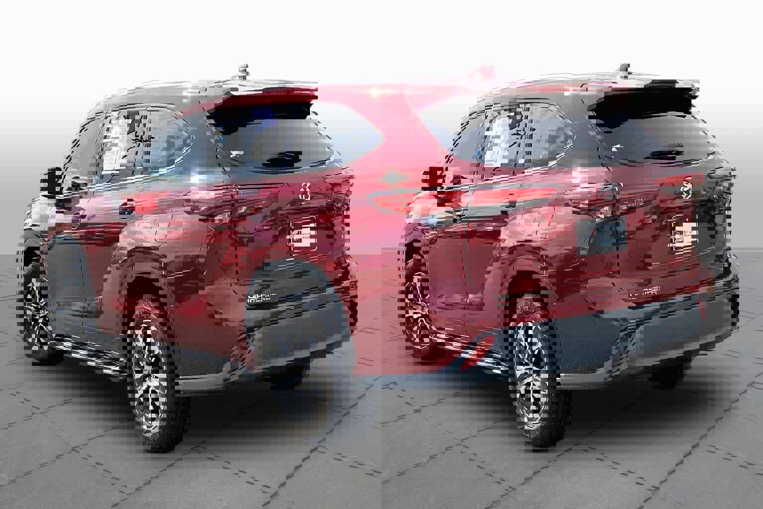 Used 2021 Toyota Highlander XLE FWD image 12