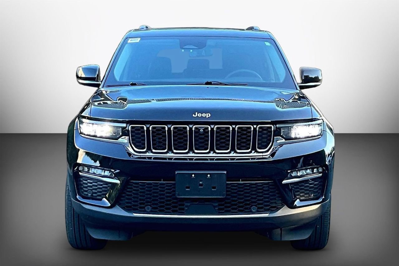 Used 2023 Jeep Grand Cherokee Limited w/ Luxury Tech Group II AWD/4WD image 3