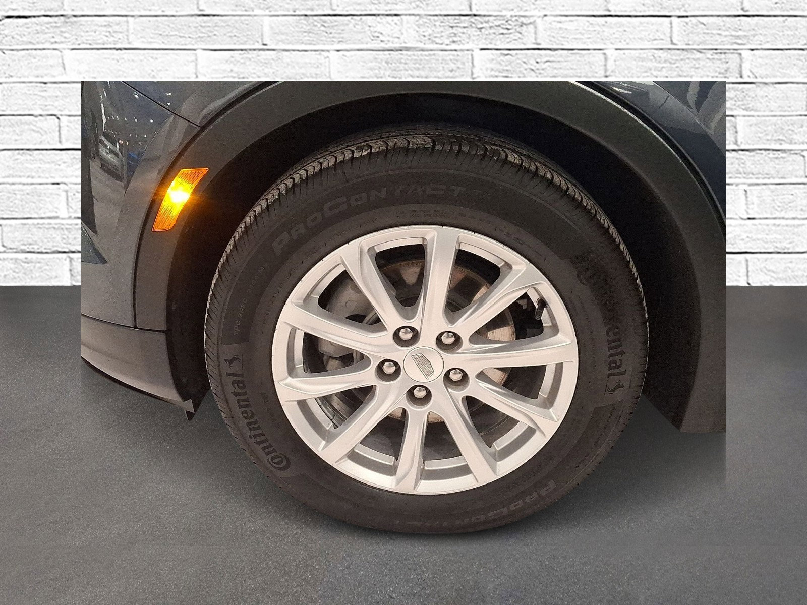 Used 2021 Cadillac XT4 Luxury w/ Cold Weather Package image 7