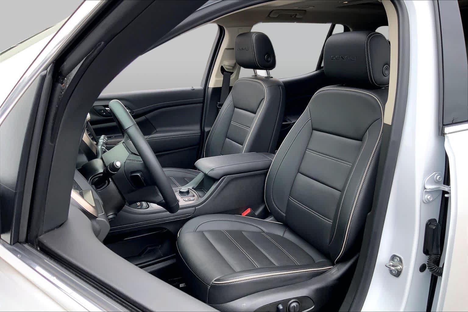 Used 2023 GMC Acadia Denali w/ Denali Technology Package AWD/4WD image 9