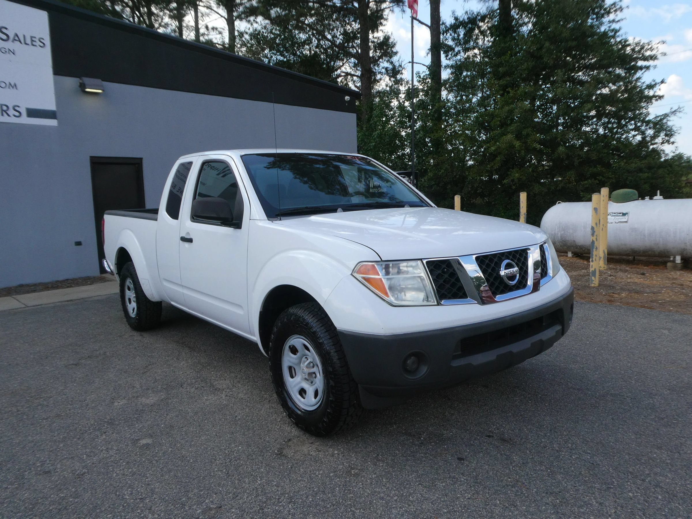 Used 2007 Nissan Frontier XE w/ Preferred Pkg RWD image 3