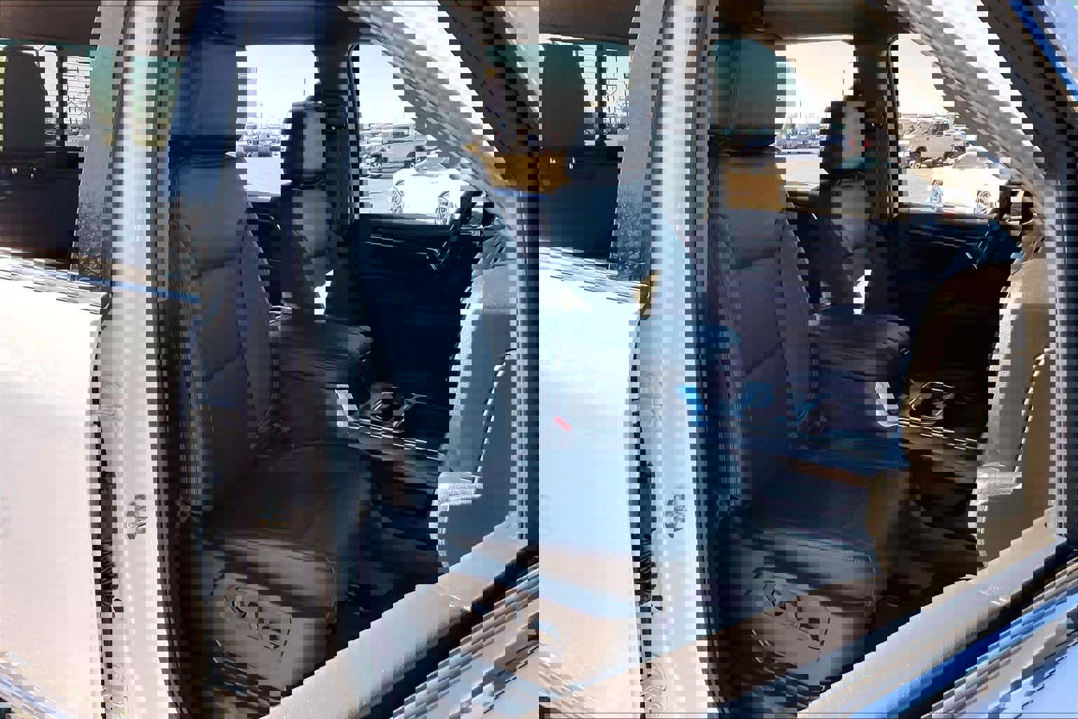 Used 2024 GMC Sierra 2500 SLT w/ SLT Premium Package image 18