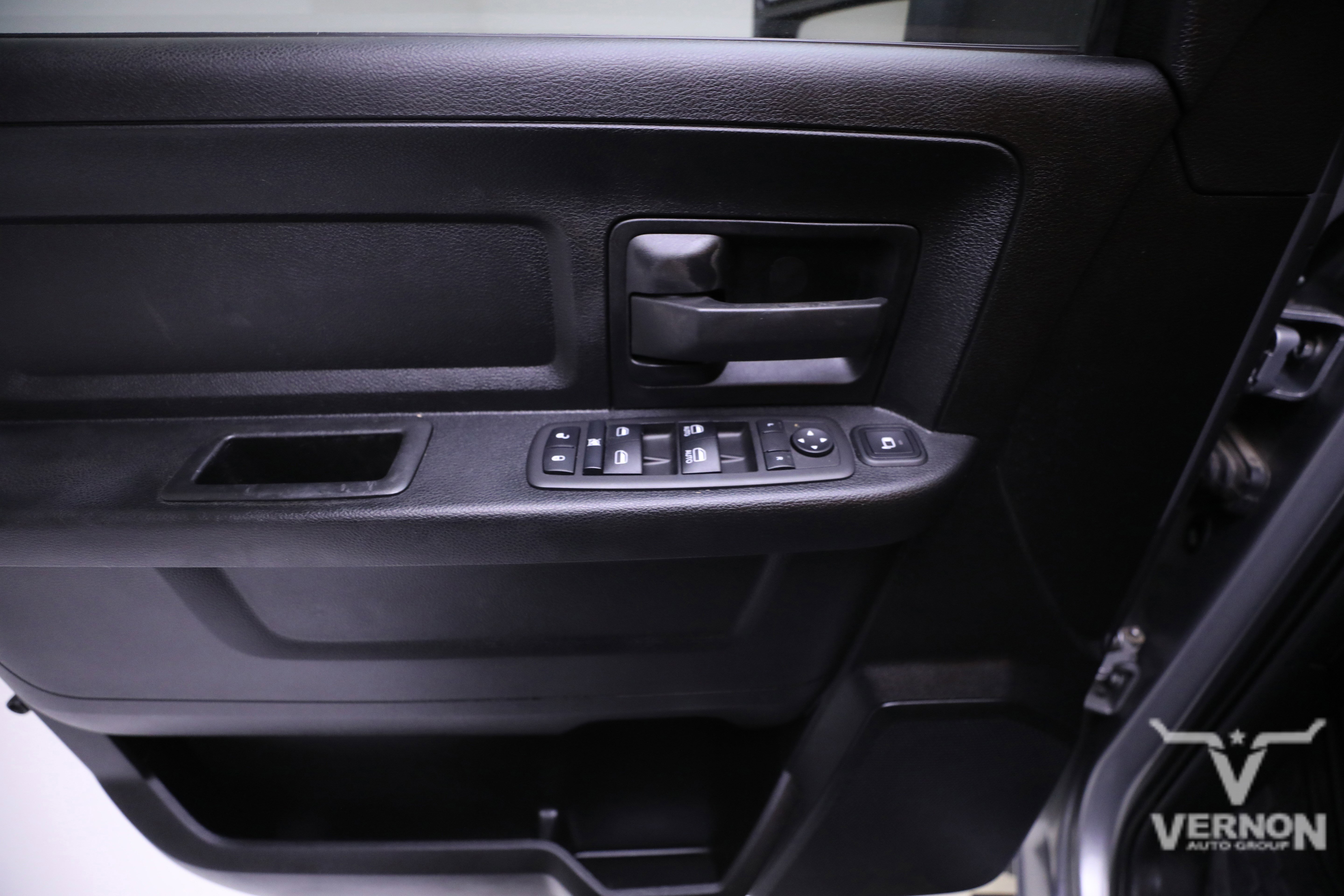 Used 2024 RAM 2500 Tradesman w/ Chrome Appearance Group image 18