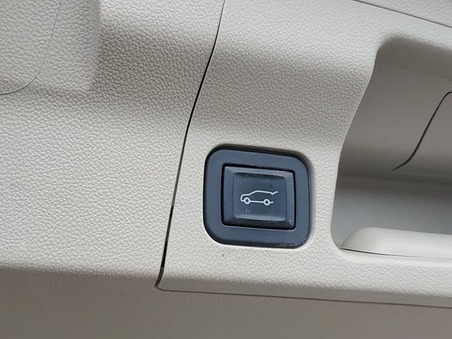 Certified 2019 GMC Acadia Denali w/ Technology Package AWD/4WD image 9
