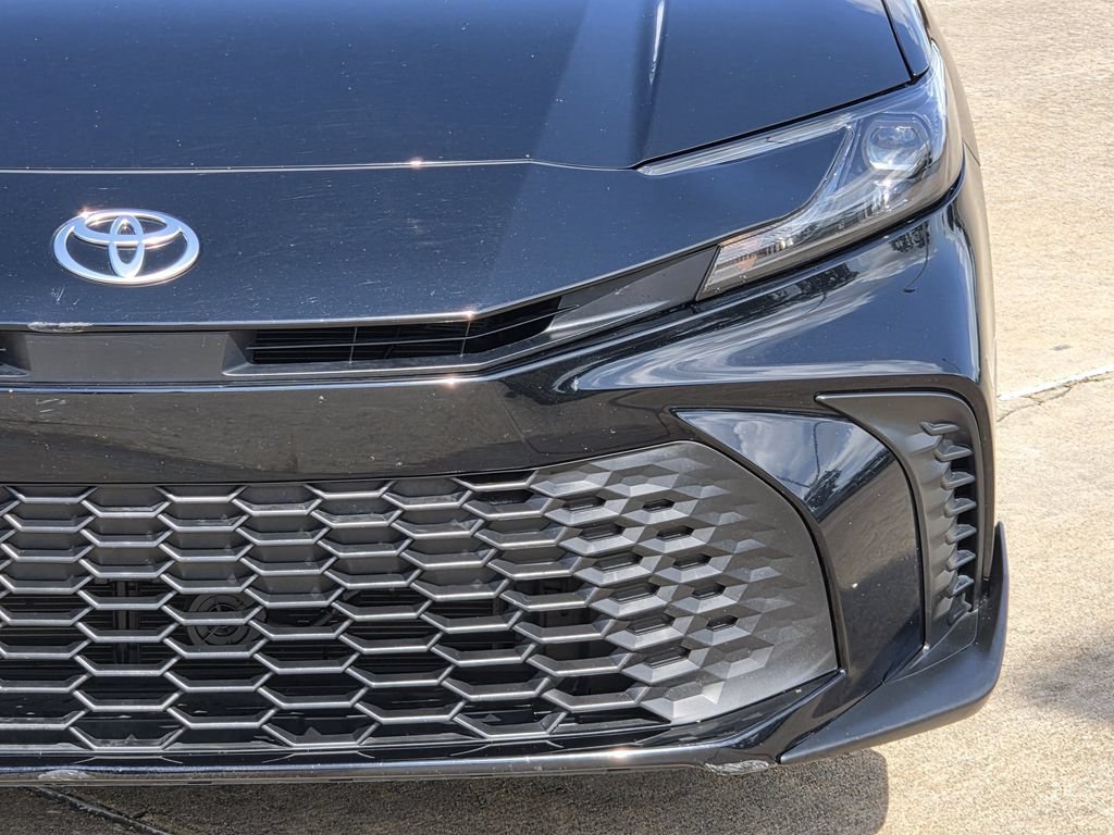 Used 2025 Toyota Camry SE FWD image 4