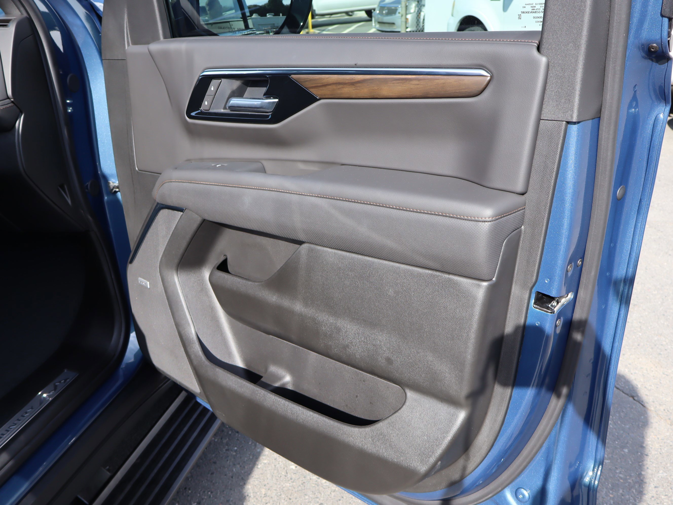 Used 2026 Chevrolet Suburban High Country AWD/4WD image 42