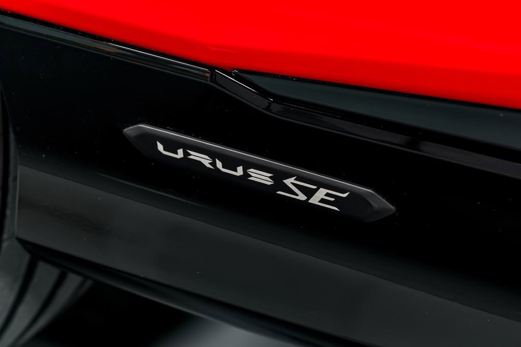 Used 2025 Lamborghini Urus SE AWD/4WD image 56