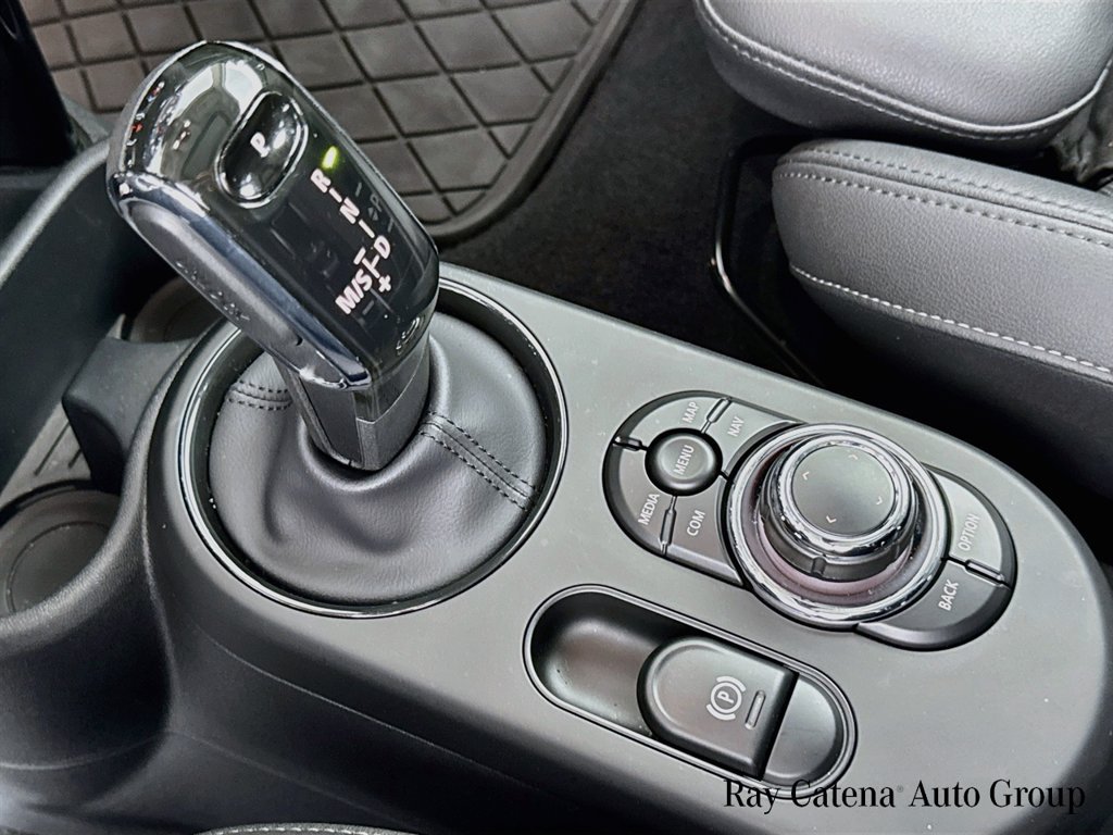 Used 2024 MINI Cooper 2-Door Hardtop FWD image 17