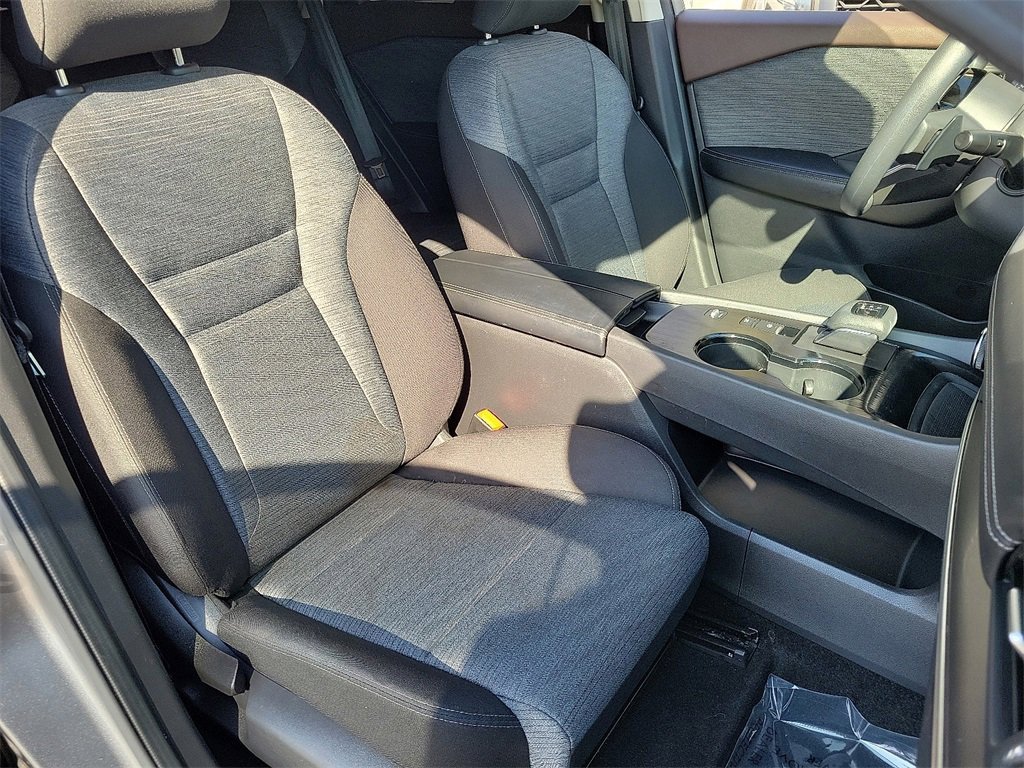 Used 2023 Nissan Rogue SV image 18