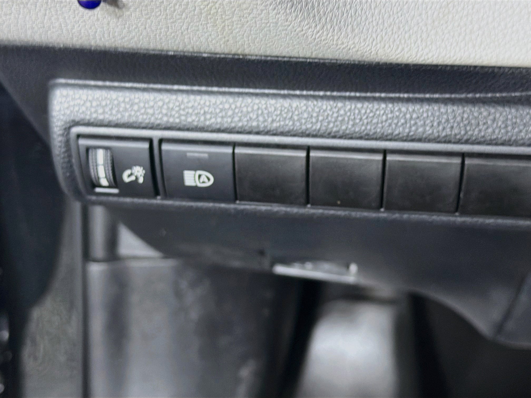 Used 2021 Toyota Corolla L FWD image 17
