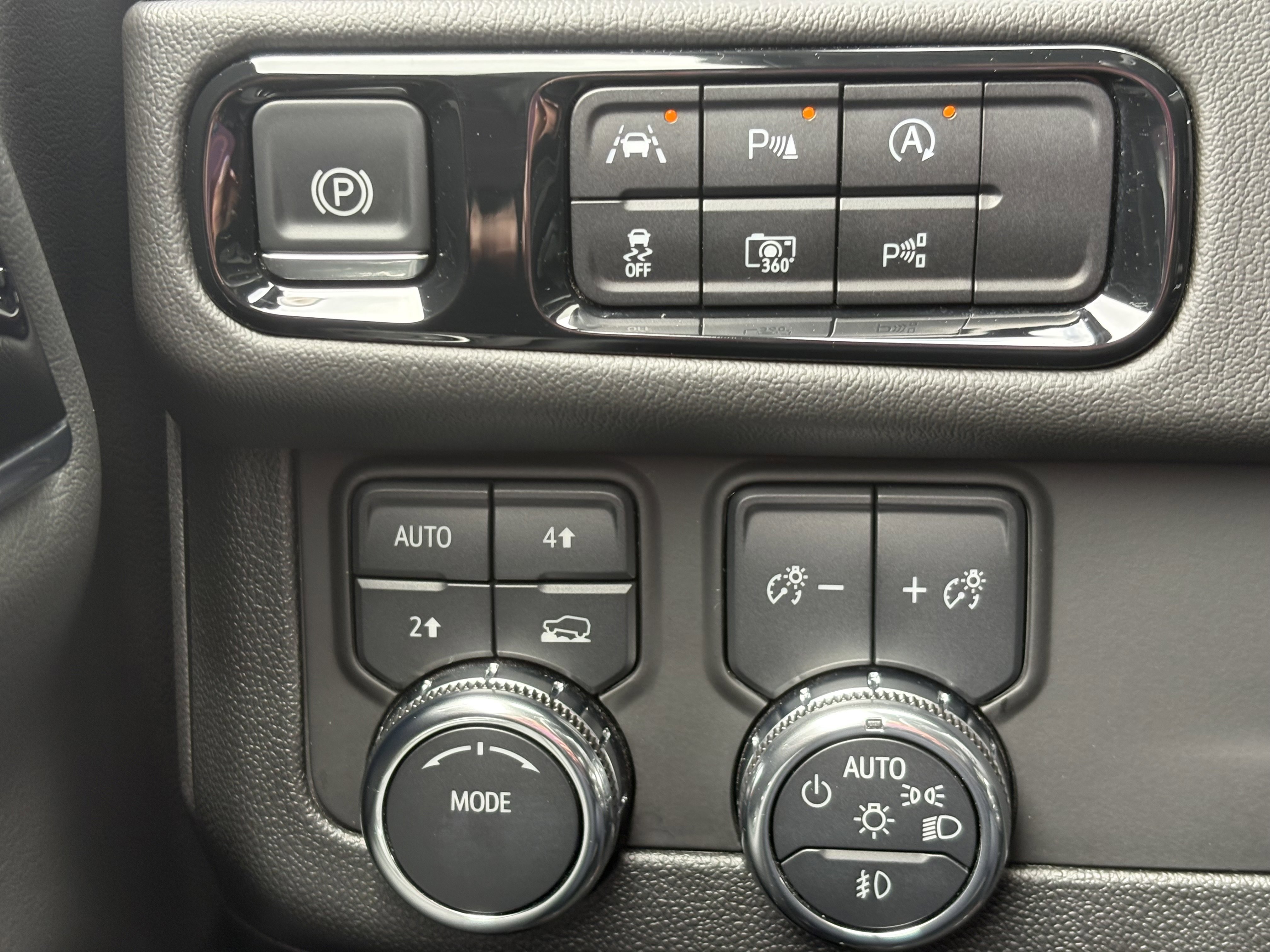 Used 2025 GMC Yukon XL Denali AWD/4WD image 27