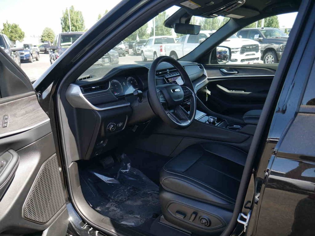 New 2025 Jeep Grand Cherokee Limited image 29