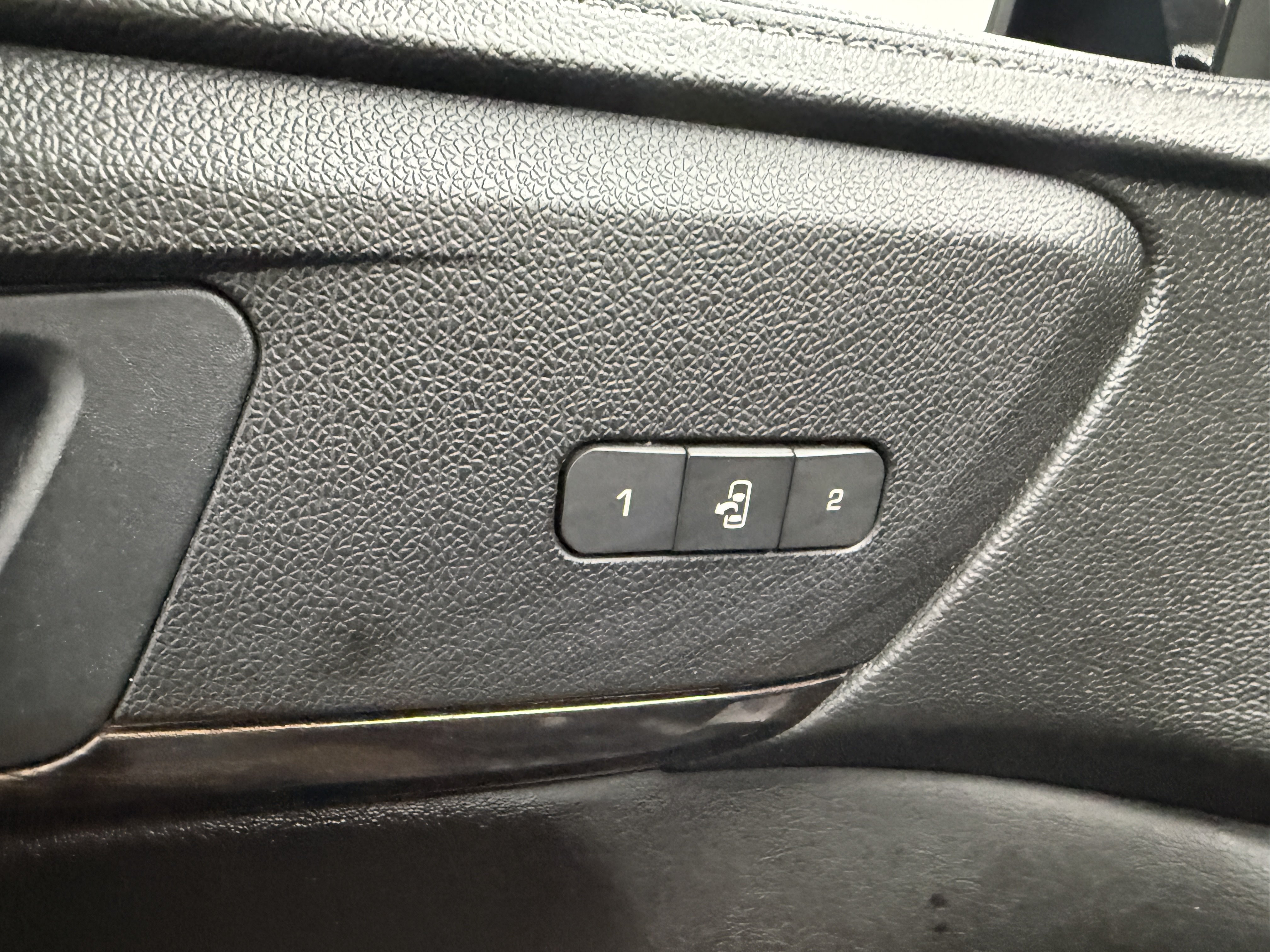 Used 2016 GMC Acadia Denali AWD/4WD image 12